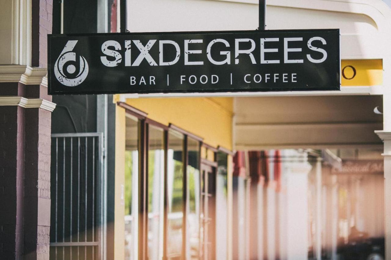 Six Degrees Boutique Hotel Олбани Екстериор снимка