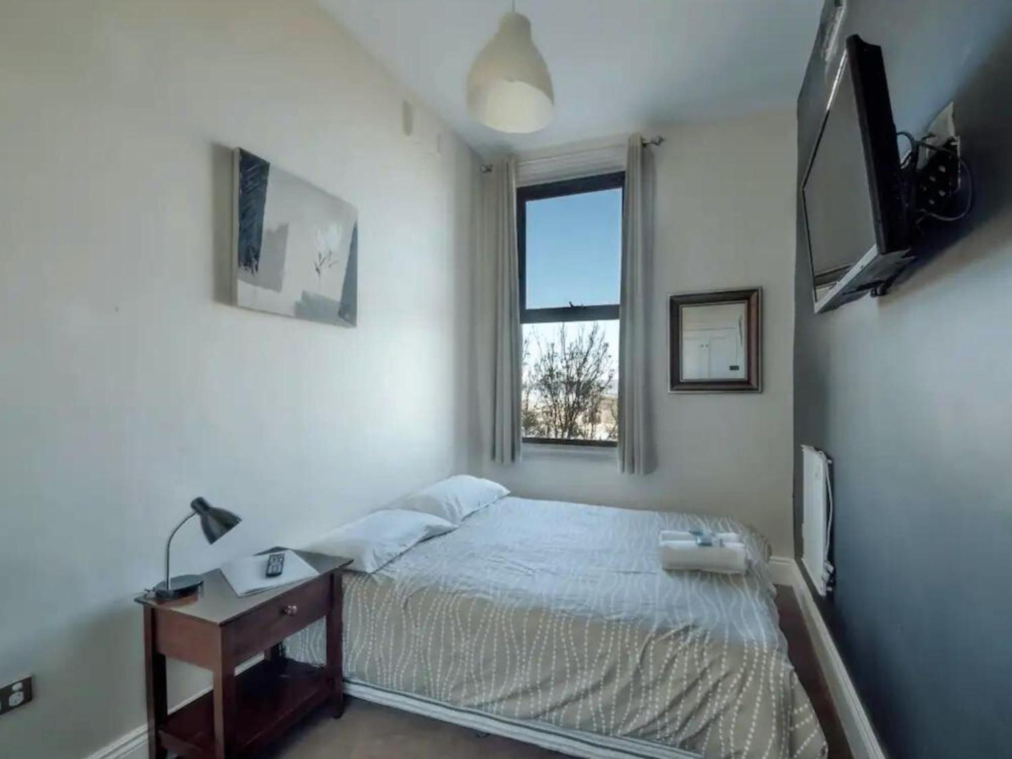 Six Degrees Boutique Hotel Олбани Екстериор снимка