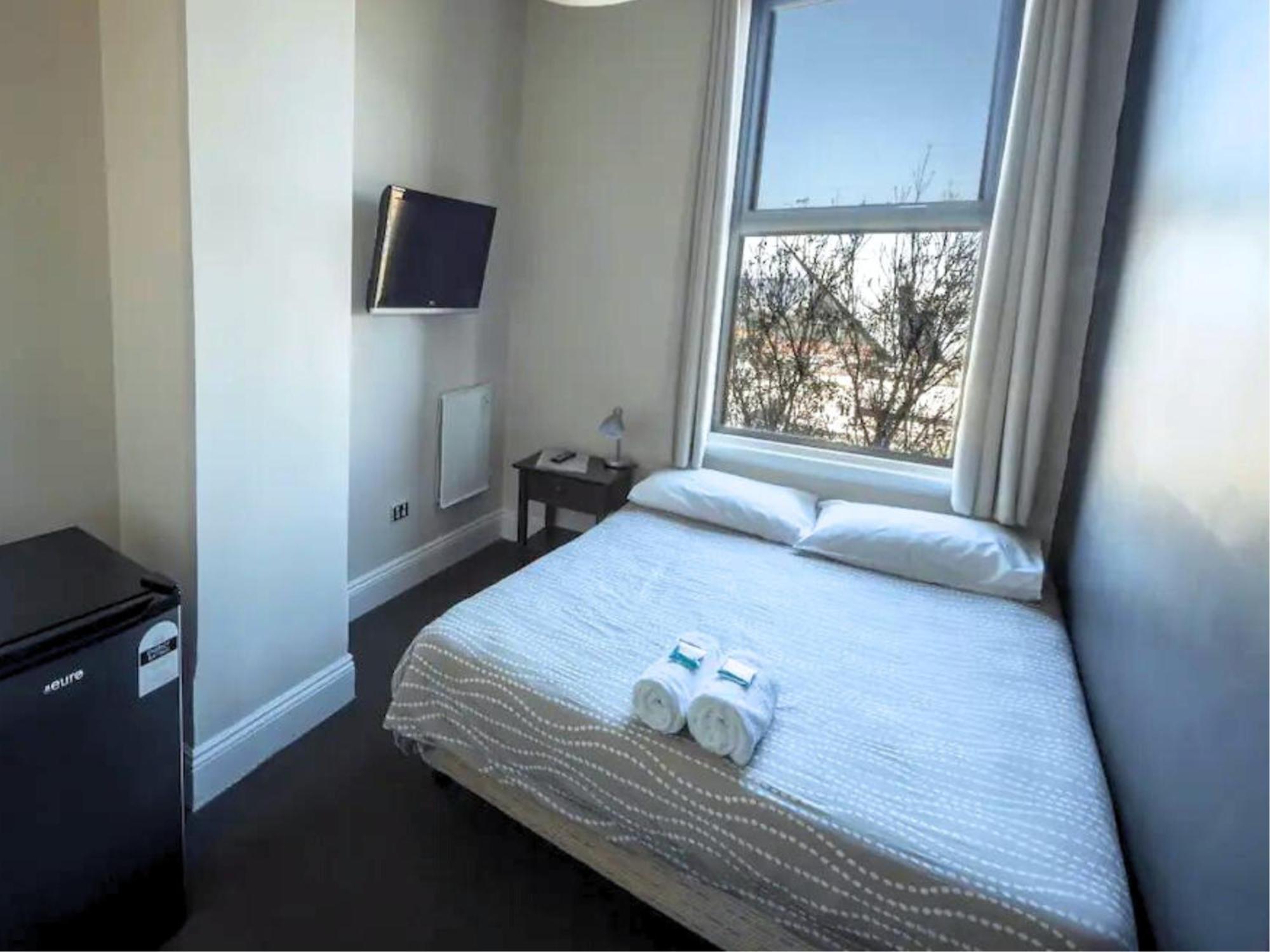 Six Degrees Boutique Hotel Олбани Екстериор снимка