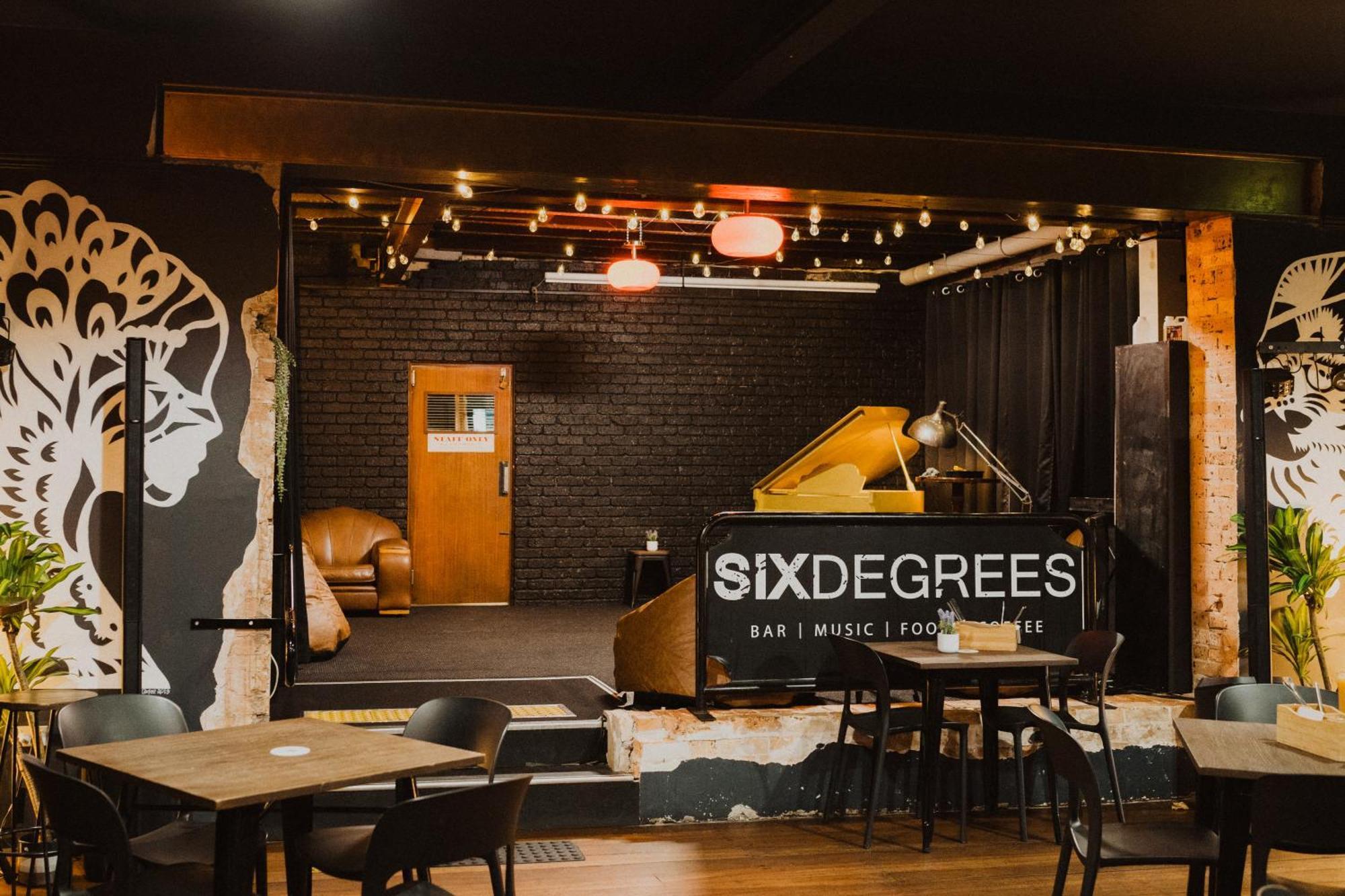 Six Degrees Boutique Hotel Олбани Екстериор снимка