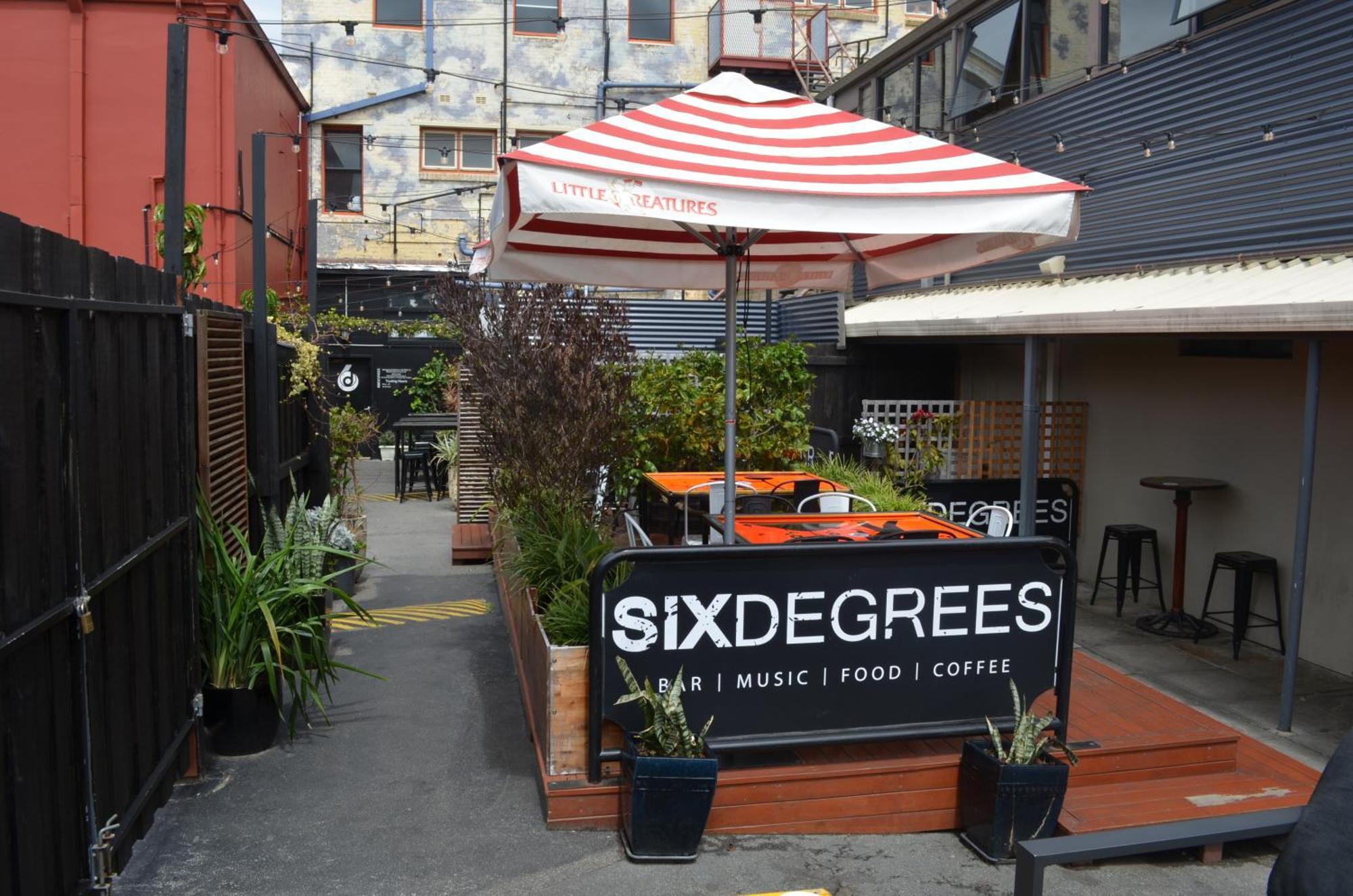 Six Degrees Boutique Hotel Олбани Екстериор снимка