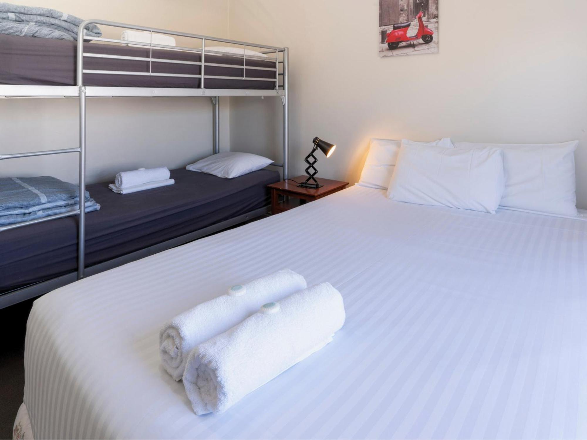 Six Degrees Boutique Hotel Олбани Стая снимка