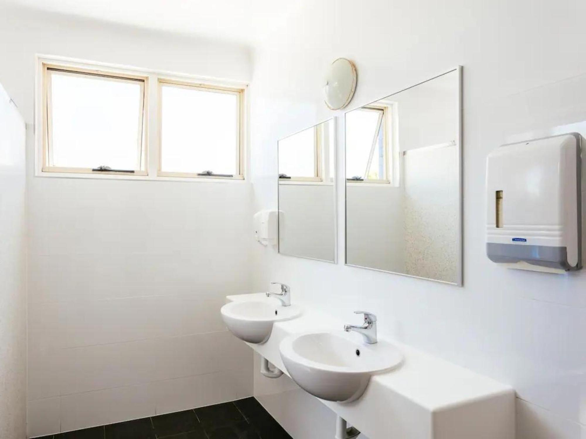 Six Degrees Boutique Hotel Олбани Стая снимка