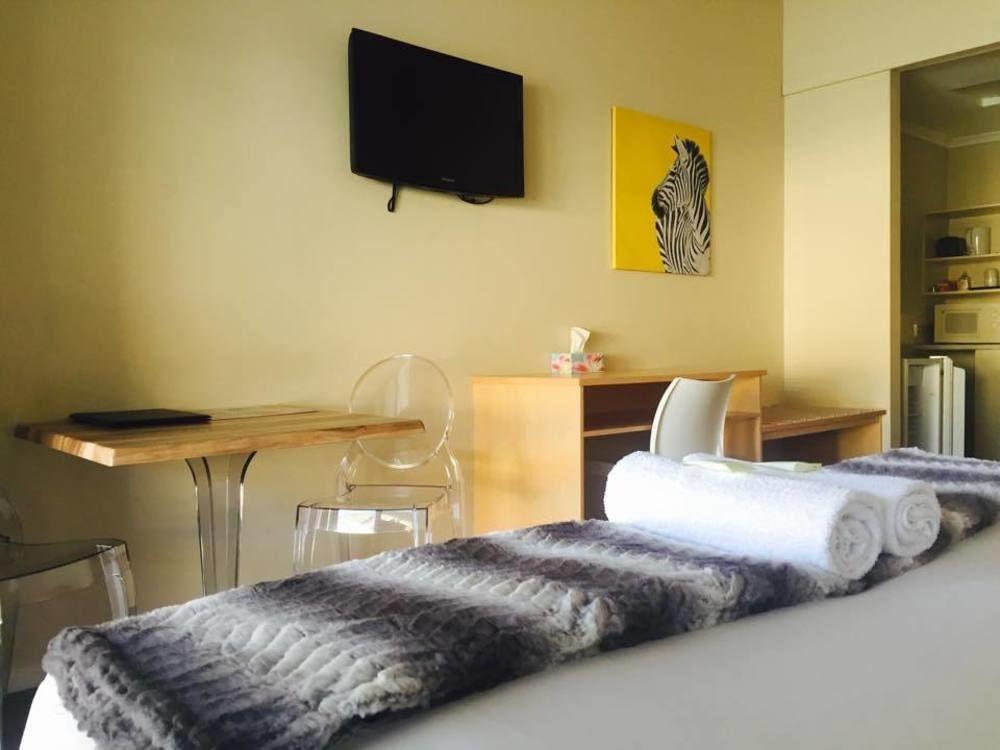Six Degrees Boutique Hotel Олбани Екстериор снимка