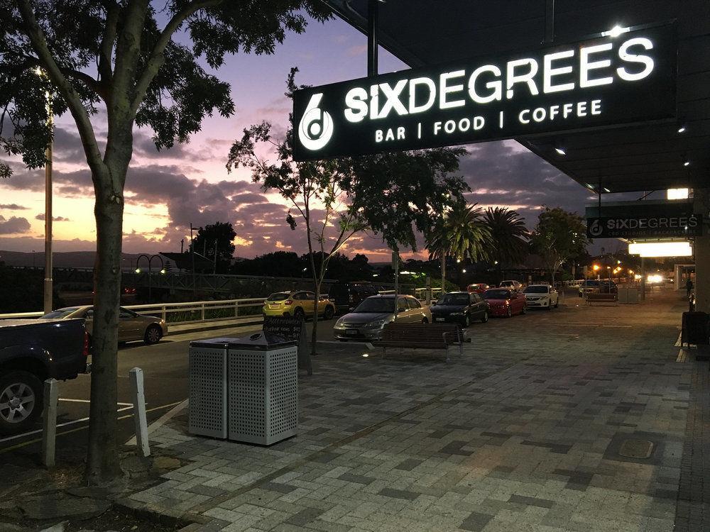 Six Degrees Boutique Hotel Олбани Екстериор снимка