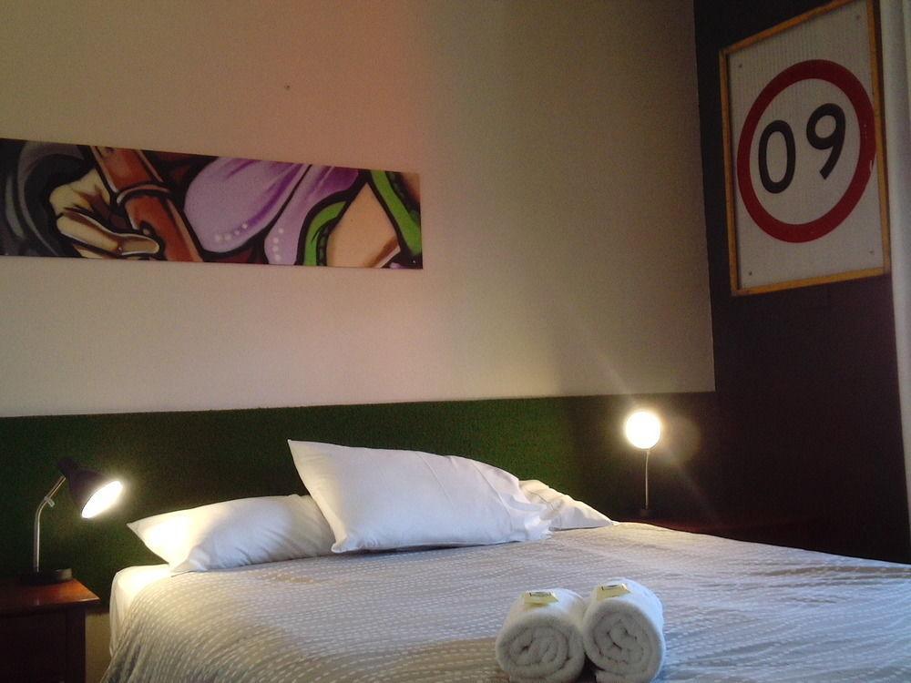 Six Degrees Boutique Hotel Олбани Екстериор снимка