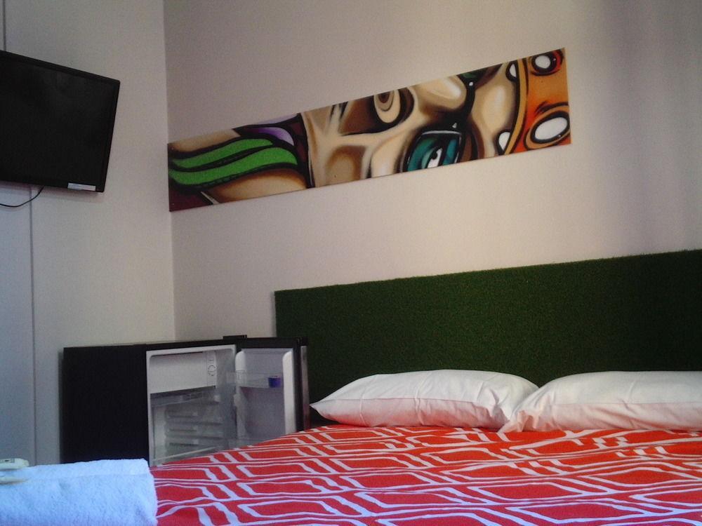 Six Degrees Boutique Hotel Олбани Екстериор снимка