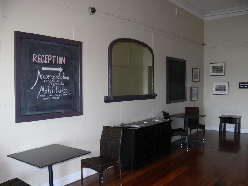 Six Degrees Boutique Hotel Олбани Екстериор снимка