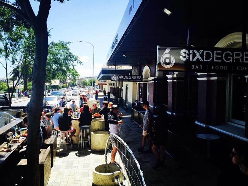 Six Degrees Boutique Hotel Олбани Екстериор снимка